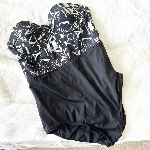 Abercrombie & Fitch black/white strapless bombshell one piece swimsuit sz small - Picture 1 of 7